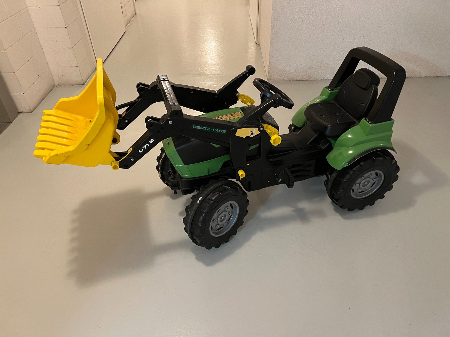 Deutz Fahrzeuge für Kinder: Deutz Trett-Traktor mit Frontlader – Neu (gemäss Beschreibung) aus Staufen von Rroeschu