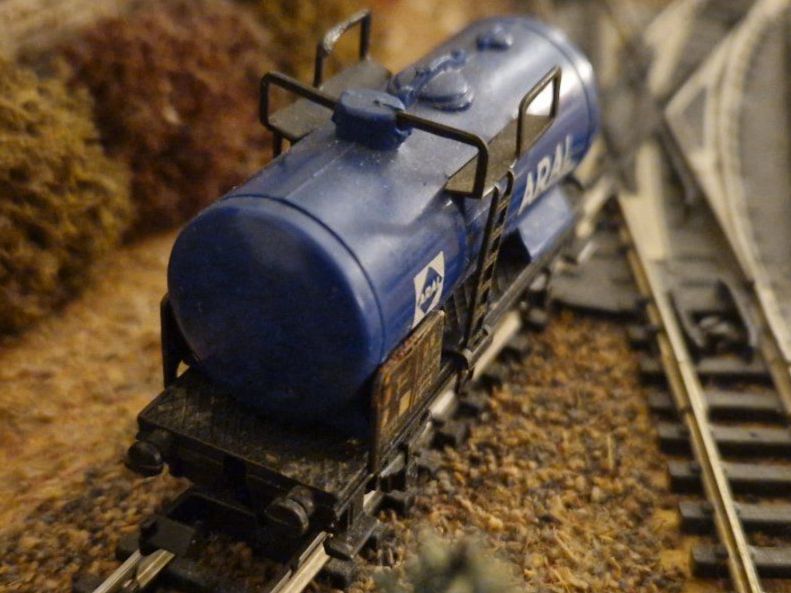Arnold Trains électriques: Arnold Spur N Tankwagen "Aral" antik – D'occasion à Unterengstringen par b.kaiser81 3
