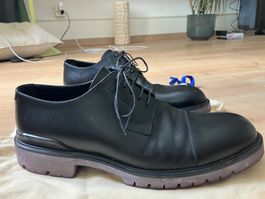 Chaussures noires Louis Vuitton cuir en taille 43