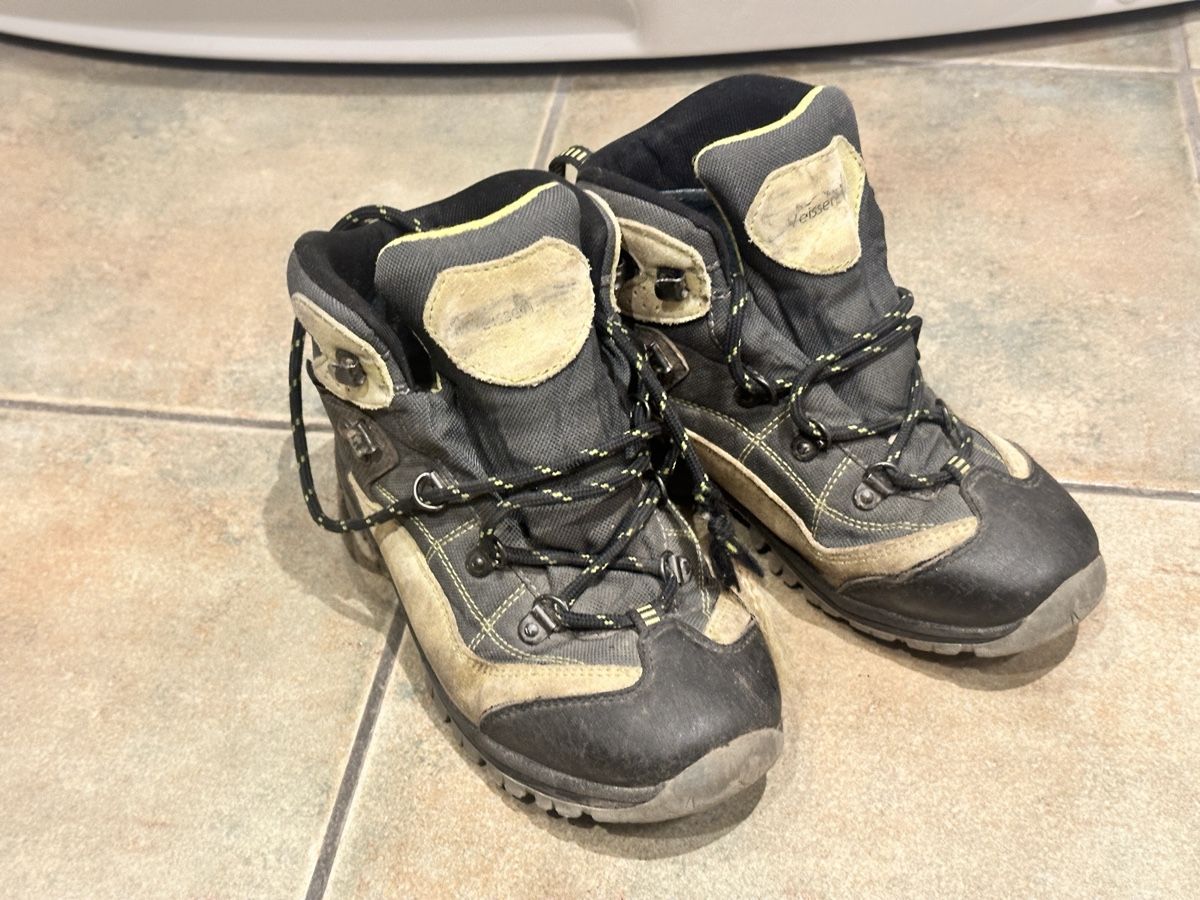 Scarpe per ragazzi: Robuste Wanderschuhe, Grösse 34 – Usato da Rüti ZH venduto da Osi99