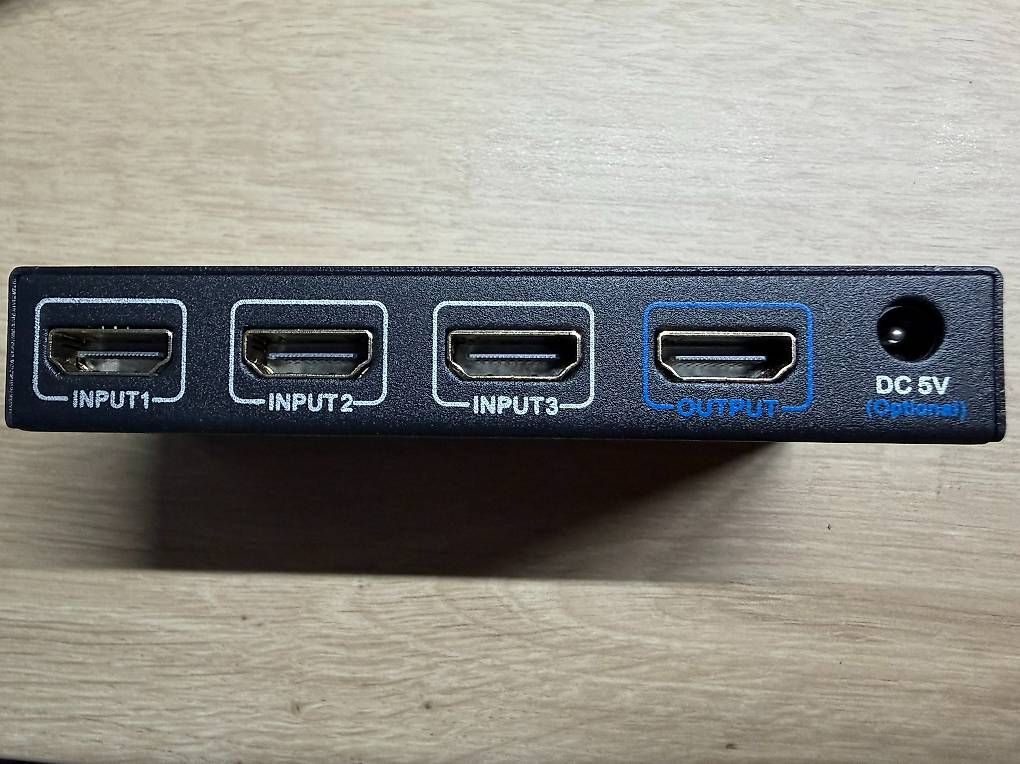 Hub & Switch: Commutateur HDMI HDélite 3x1 avec télécommande – Usato da Petit-Lancy venduto da acetik 1