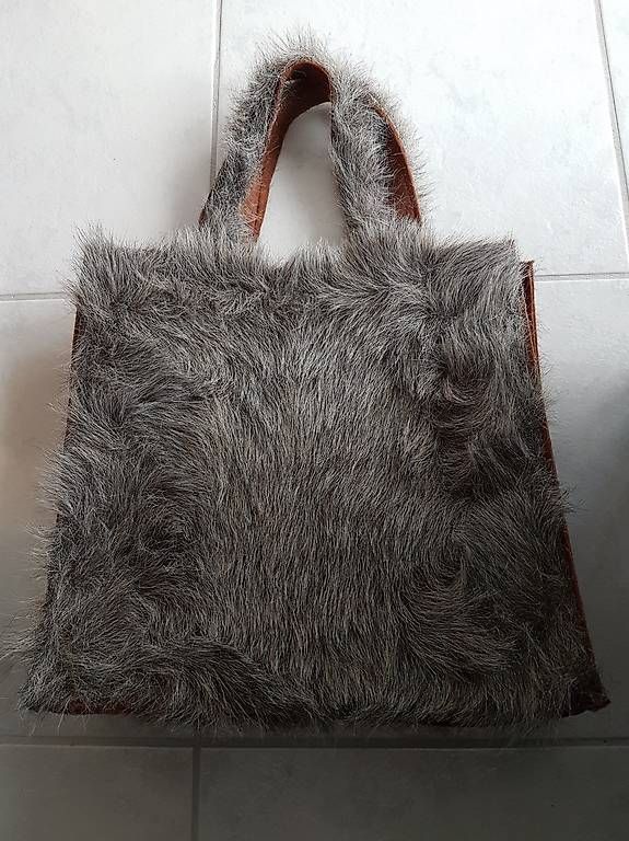 Borse da donna: Tasche mit Kunstpelz – Usato da Lostorf venduto da Venice16