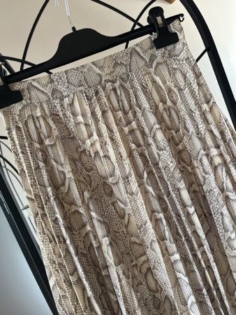 Jupe plissée petite New Look motif serpent beige taille 34