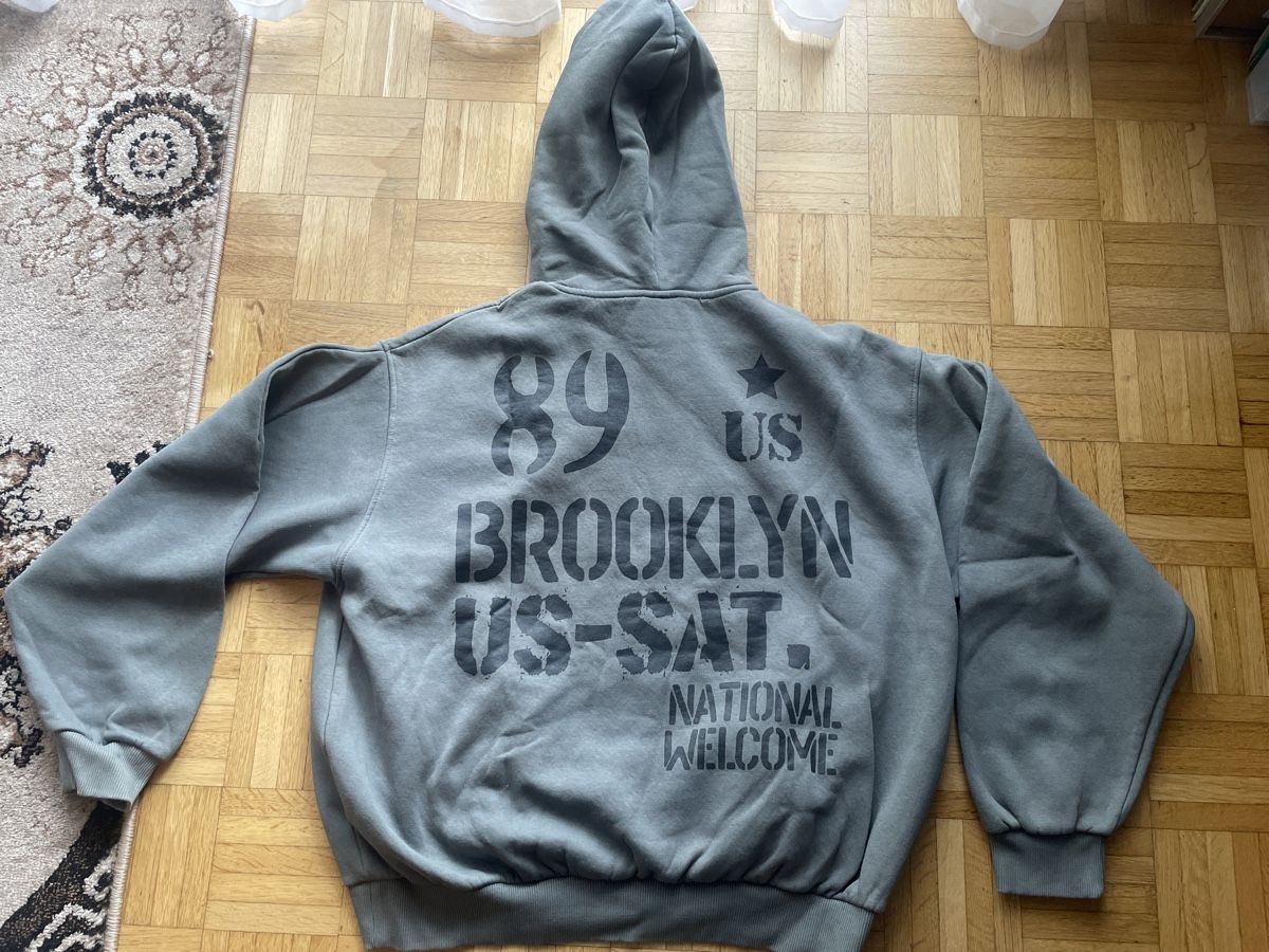 Bershka Pullover & Sweatshirts: BERSHKA felpa con cappuccio – Neu (gemäss Beschreibung) aus Losone von Chanty1970 1