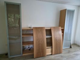 Wohnwand Holz mit zwei Vitrinen in gutem Zustand