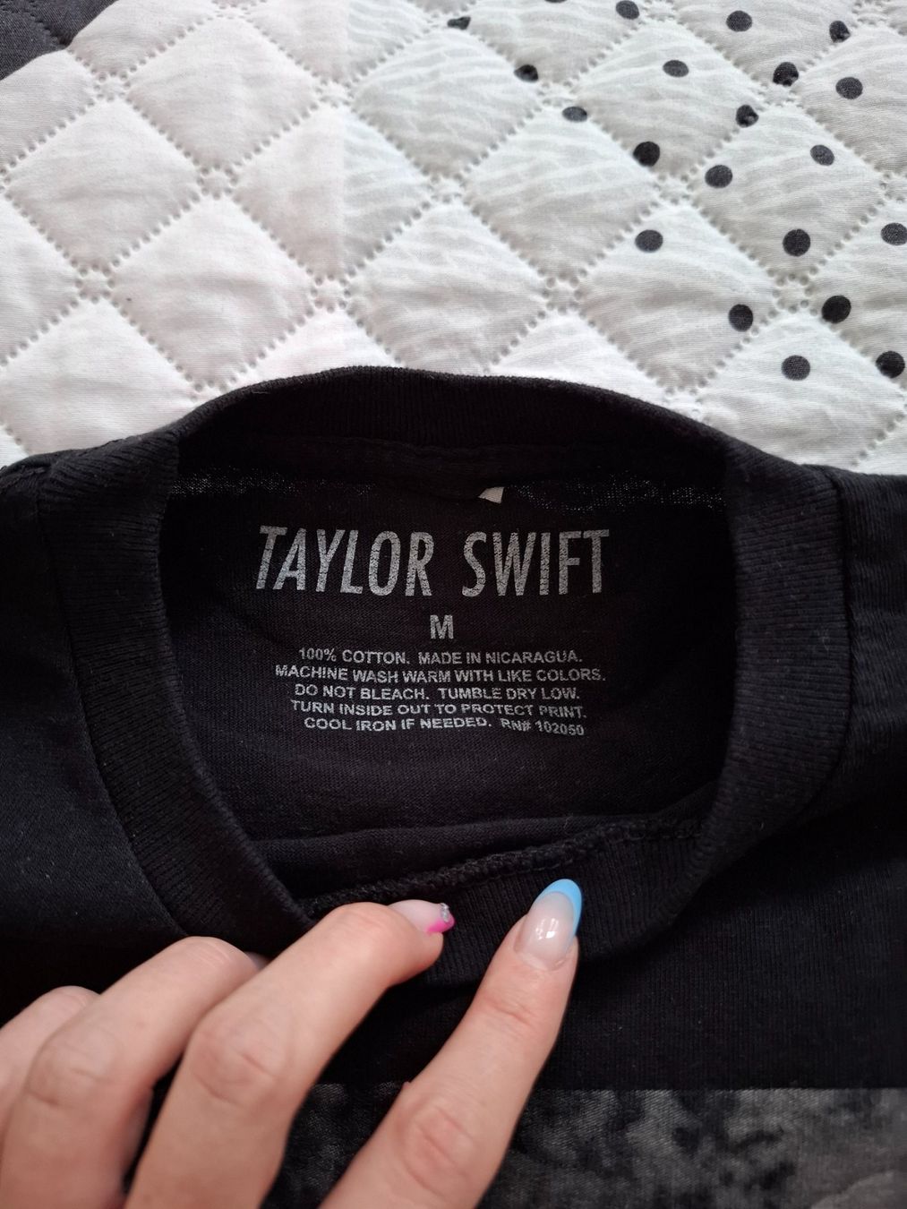 T-Shirts: T-shirt Taylor Swift "Red-Taylor's Version" – Gebraucht aus La Neuveville von maripiou 1