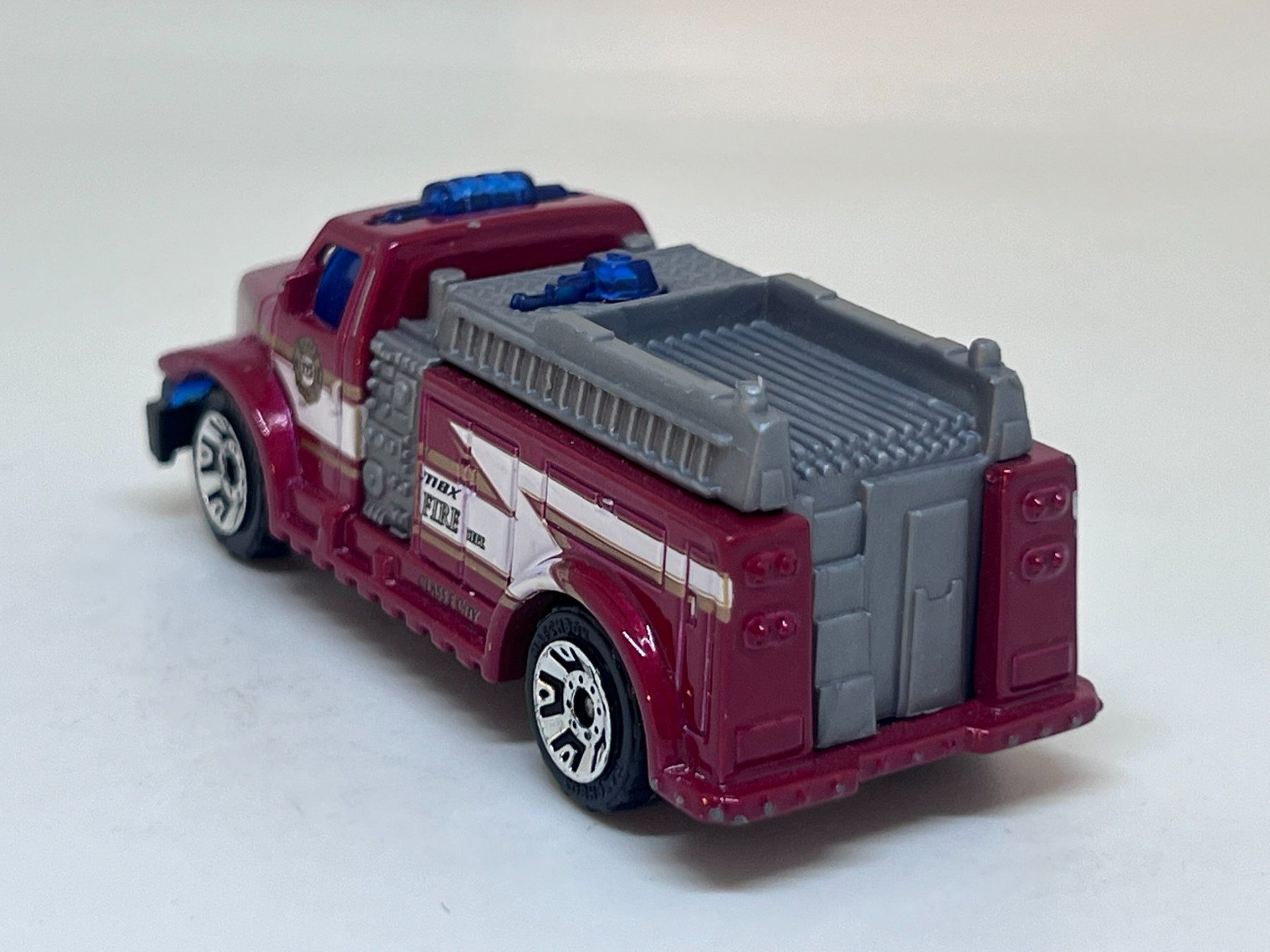 Matchbox Modellini d'auto: Matchbox Highway Rescue Fire Truck #800 – Usato da Wildegg venduto da LaaBoutique 2