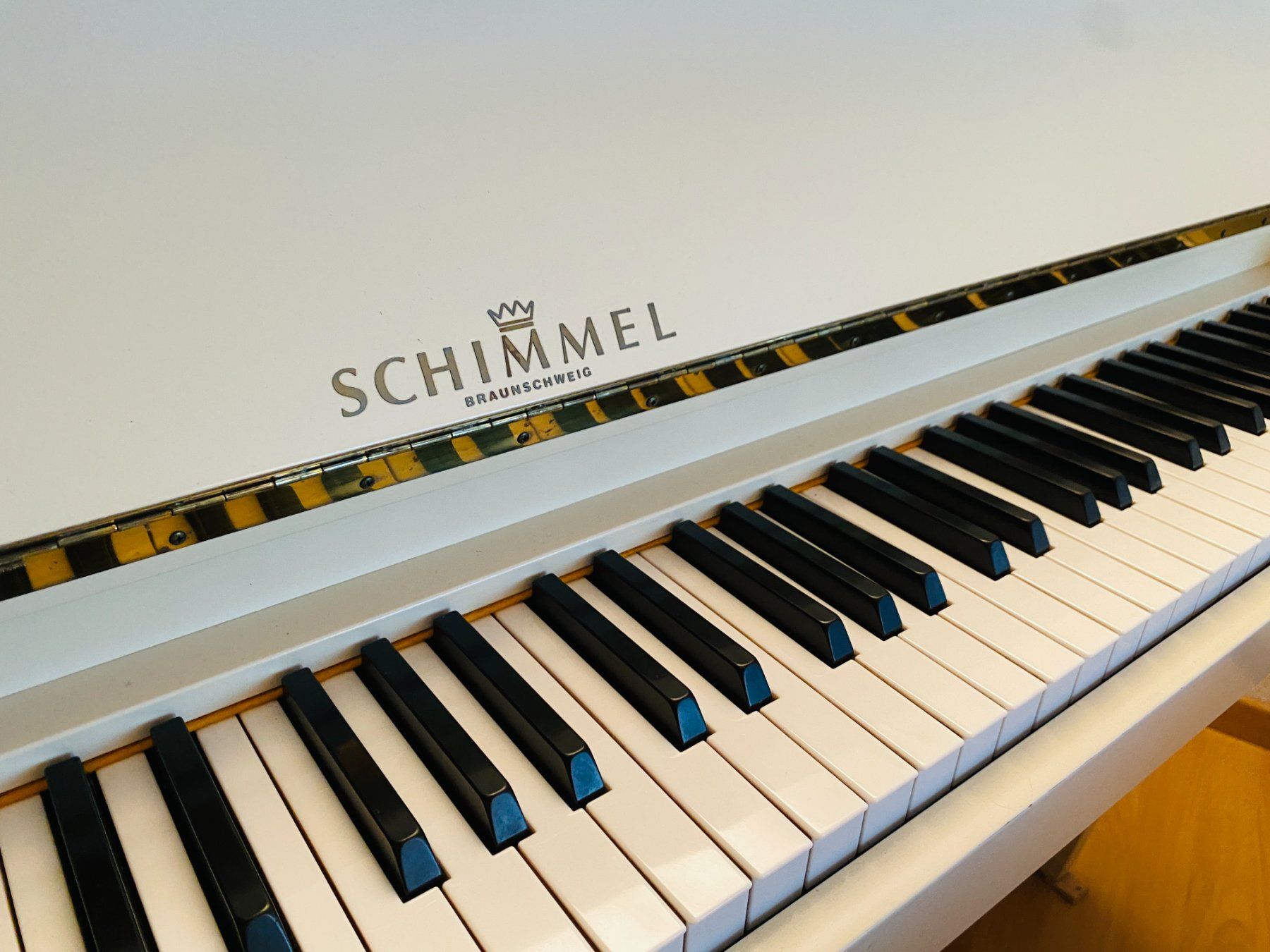Strumenti musicali: Klavier Schimmel, Nr. 236'505 – Usato da Kestenholz venduto da happyeverafter