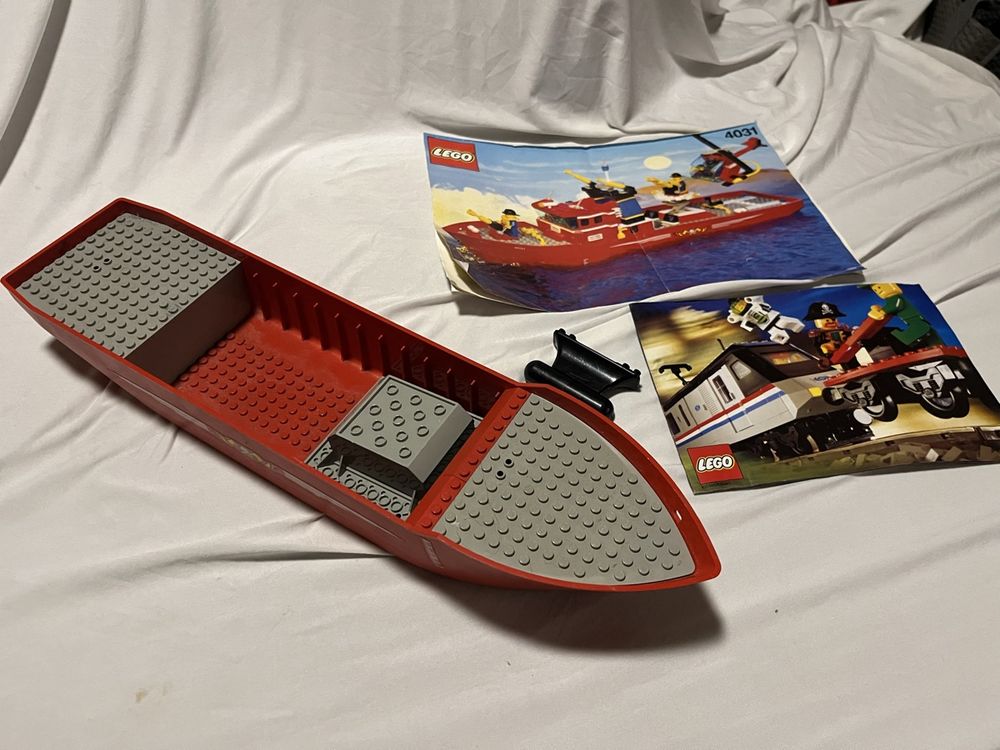 LEGO Rumpf von Feuerwehrboot mit Anleitung 4031 und Katalog | Kaufen ...