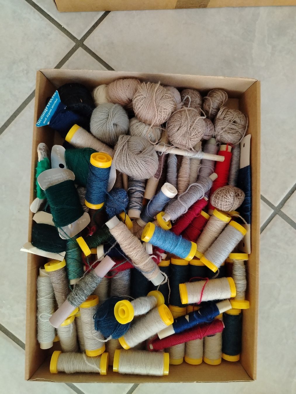 Cordicelle & Fili: Box mit Wollfäden – Usato da Schönenbuch venduto da sop_n7zd