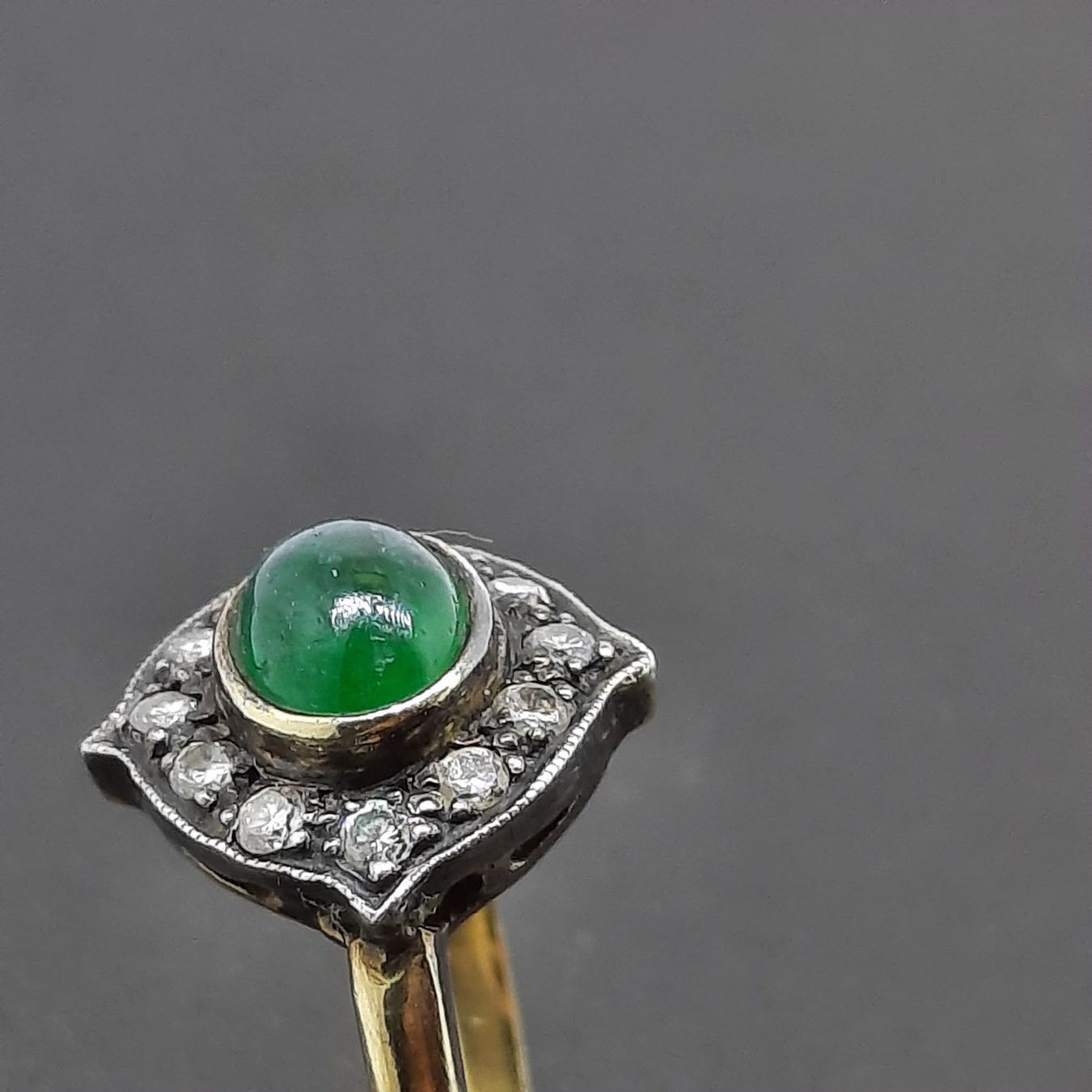 Anelli: Edler Goldring mit Smaragd Edelstein – Usato da Unterägeri venduto da Altgoldschmuck 1