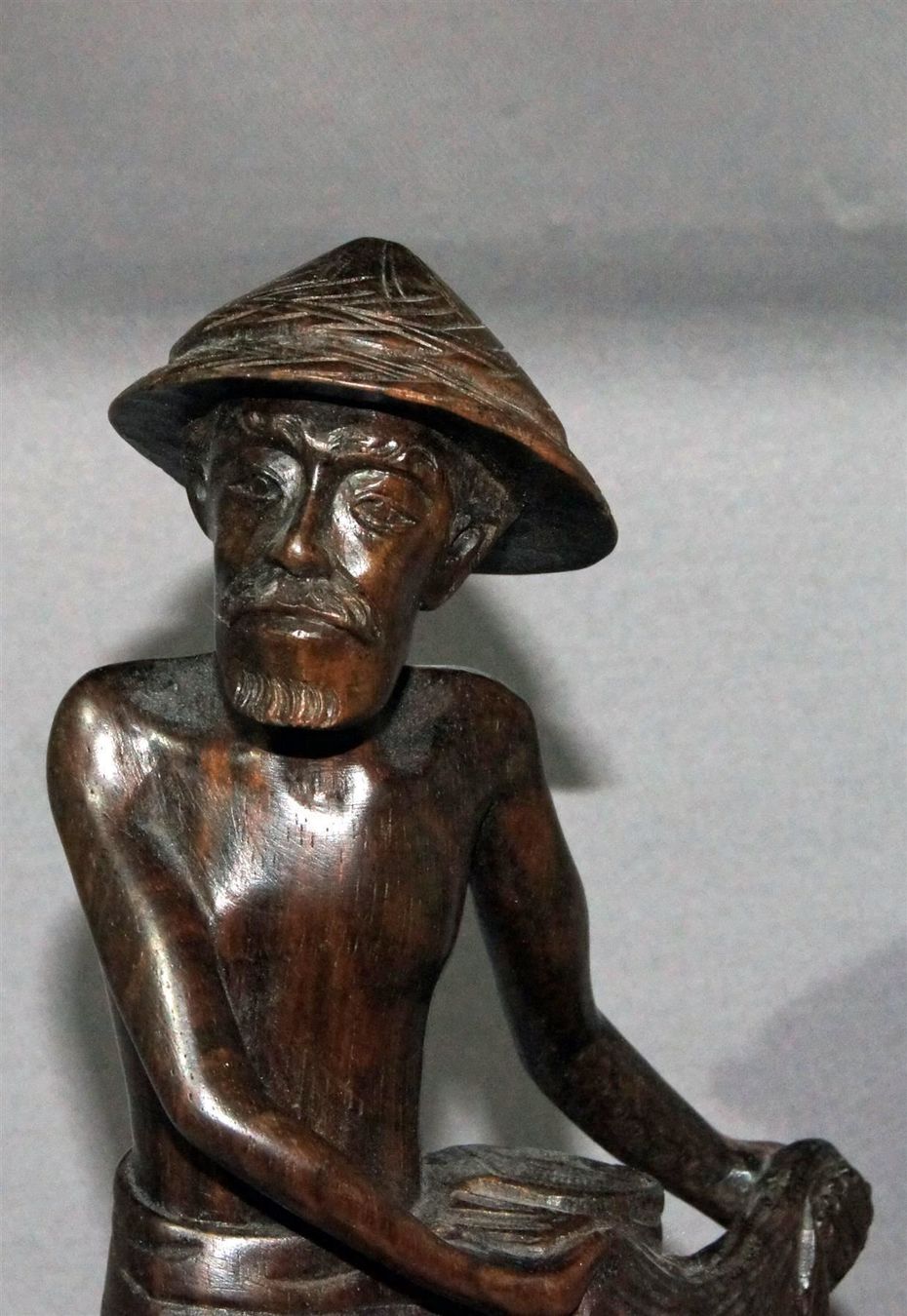 Skulpturen & Statuen: Fischer mit Netz - sehr feine Schnitzerei – Gebraucht aus Geroldswil von ARTEFACTO 2