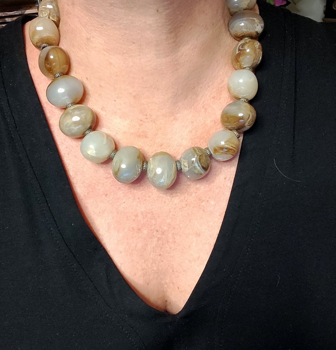 Catenine: Gros collier de perles en agate beige – Usato da Neuchatel venduto da Vale-1976 1