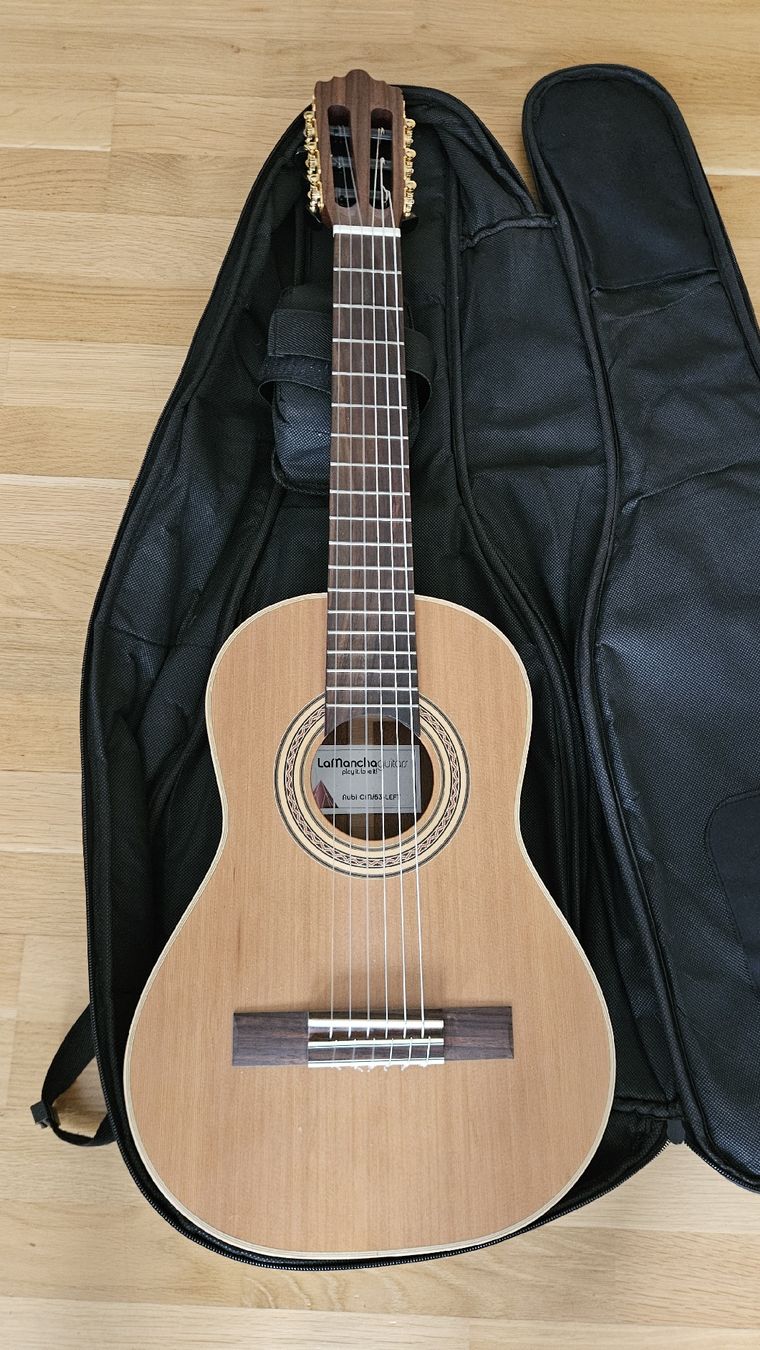Strumenti musicali: La Mancha Rubi CM/53-LEFT Gitarre mit Tasche – Usato da Zürich venduto da yerzy