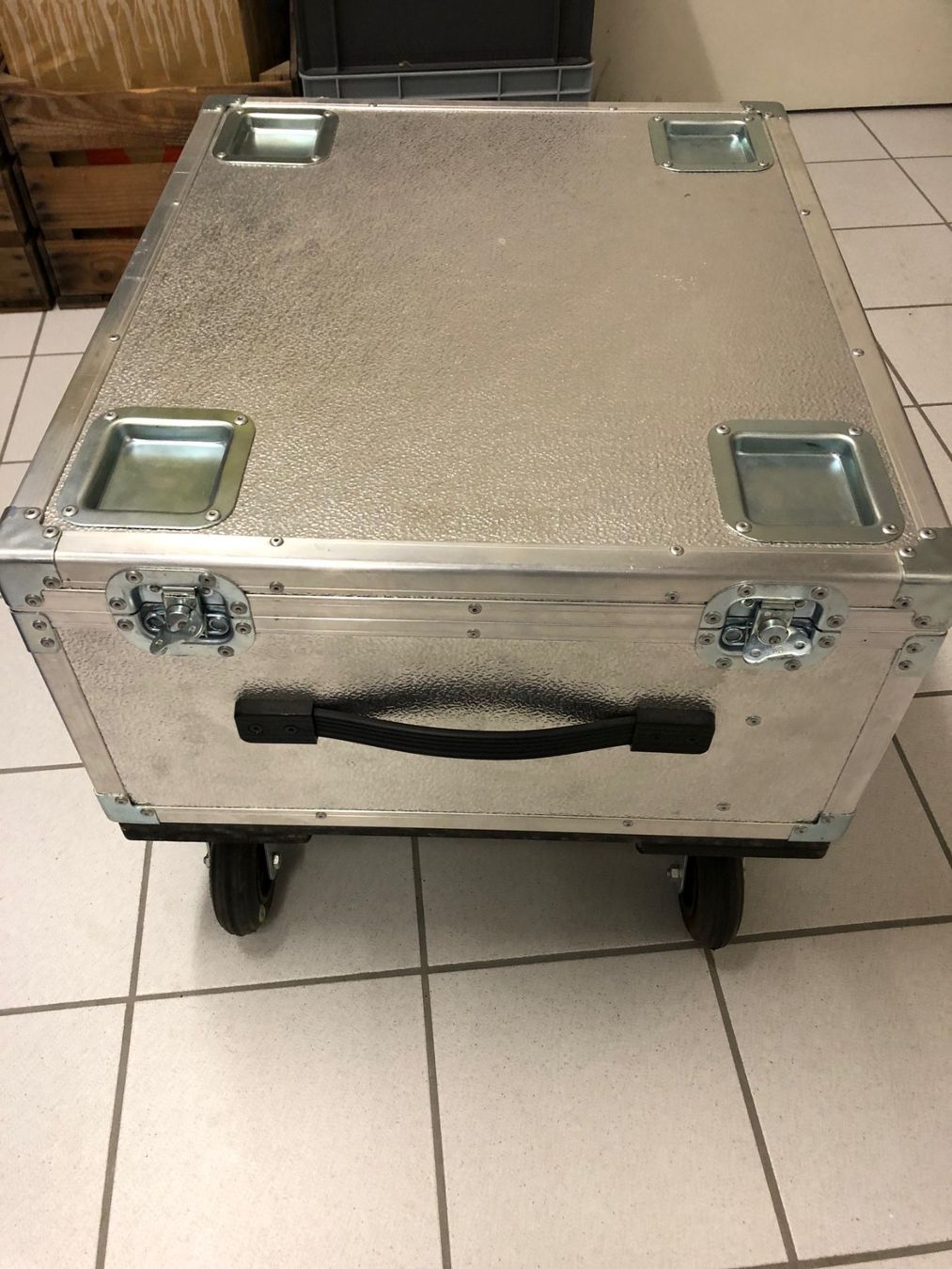 Valigie: Robuster Alukoffer/Transportbox (fahrbar) – Usato da Widen venduto da Himan
