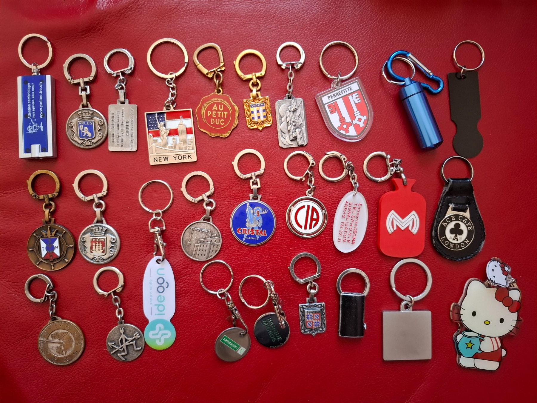 Portachiavi: Lot de porte-clés vintage – Usato da Crémines venduto da Carambaaa