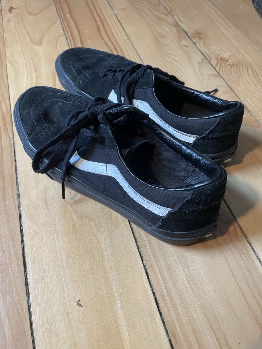 Vans Chaussures hommes: Vans Sk8-Low Schwarz 42.5 – D'occasion à Zürich par Rollladen 1