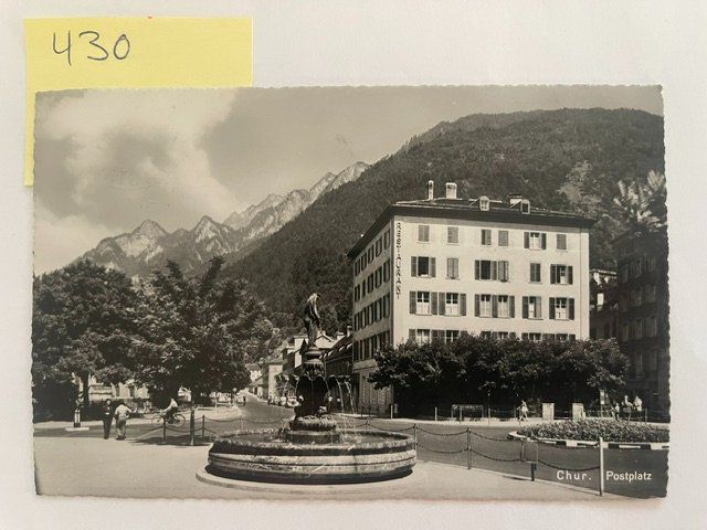 Cartoline postali: Ansichtskarte Chur Postplatz mit Hotel mit Berge, 1962 – Usato da Niederwil AG venduto da dahu75