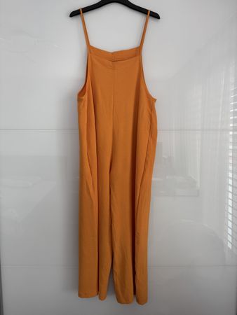 Sommerlicher Jumpsuit in Orange in der Grösse M