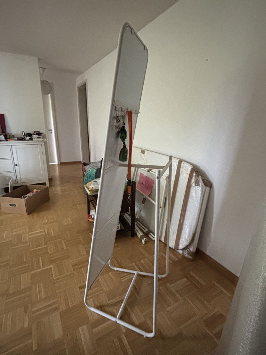 Ikea Specchi: Ikea KNAPPER - freistehender Spiegel und Kleiderständer – Usato da Basel venduto da cantino 2