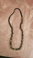 Collana lunga con piccole conchiglie
