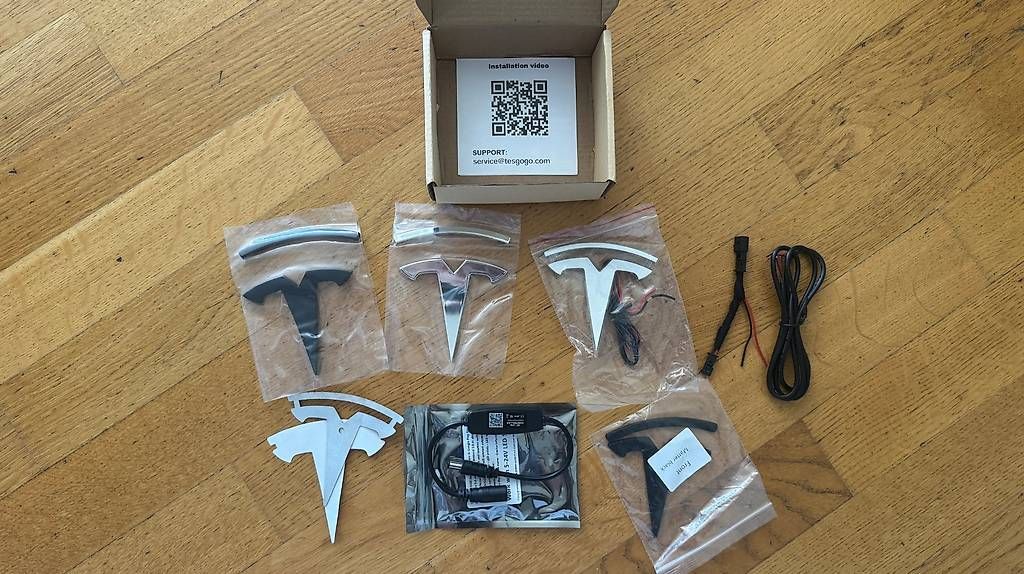 Toutes les pièces auto: Tesgogo LED Tesla Logo Model Y + BT Controller – Neuf avec emballage d'origine à Schwerzenbach par RustyZ