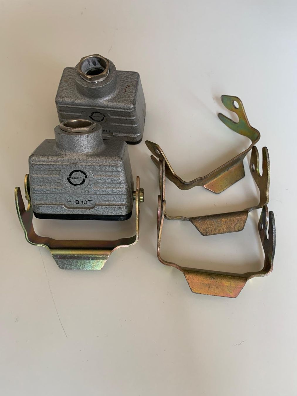 Elektronikbauteile: Steckergehäuse und Teile H-B10 T Contact – Gebraucht aus Münchenstein von Licontrol