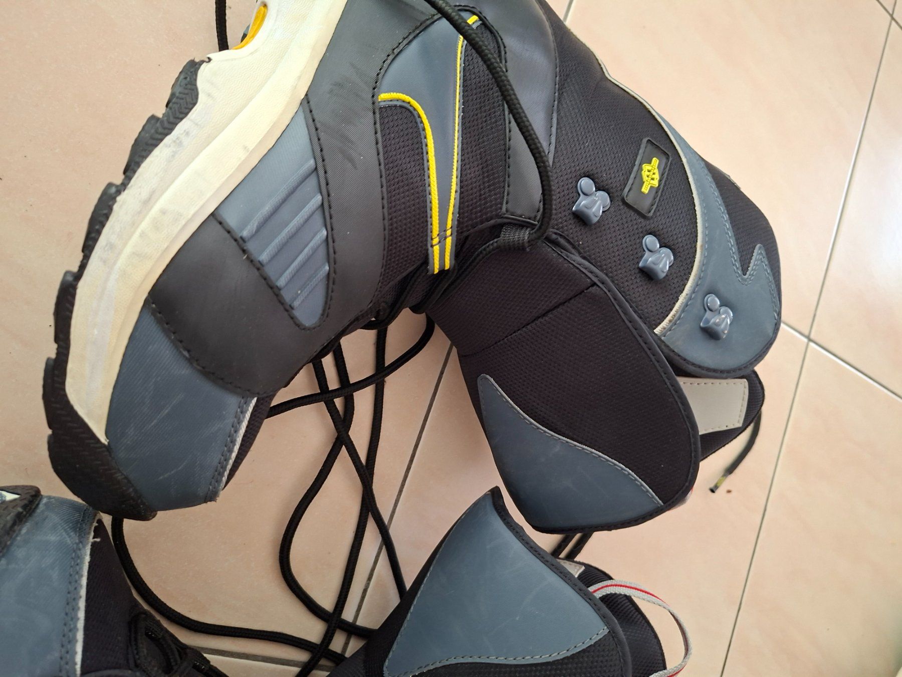 Scarpe da uomo: Bottes de snowboard Morrow, pointure 45-46 – Usato da Cheseaux sur lausanne venduto da Asergio 6