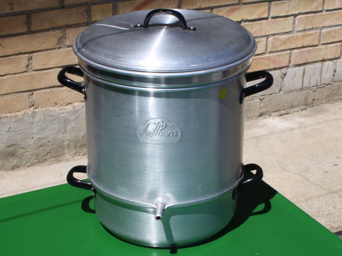 Elettrodomestici da cucina: VINTAGE ENTSAFTER SAFTBORN DAMPENTSAFTER – Usato da Wauwil venduto da Pneuedy
