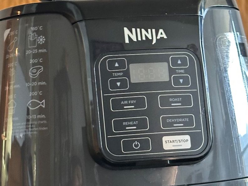 Küchengeräte: Ninja AirFryer AF100EU – Gebraucht aus Oberägeri von aka_skz8