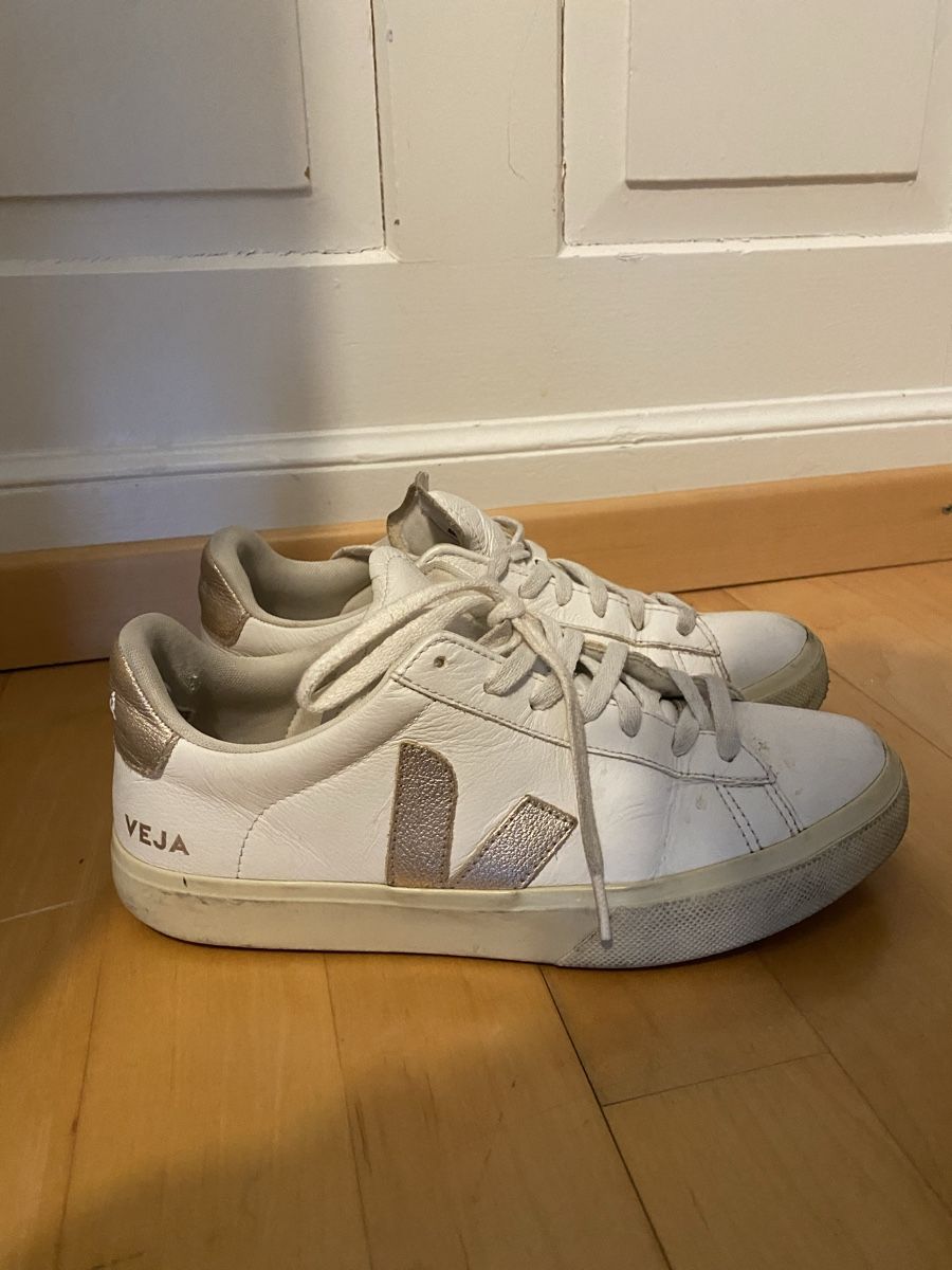 Veja Scarpe da donna: ! Veja White & Gold Sneakers – Usato da Zürich venduto da jus_d9kb