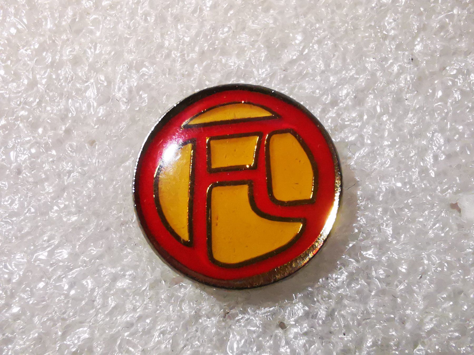 Placchette & Badge: Ansteckpin 14: H – Usato da Oppligen venduto da Pin-Fall-Shop