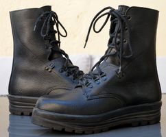 Militärschuhe / chaussures militaires 44