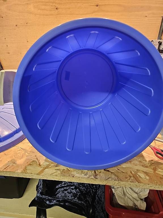 Contenitori & Simili: Contenitore con coperchio 50 litri – Usato da Giubiasco venduto da ton_vpl7