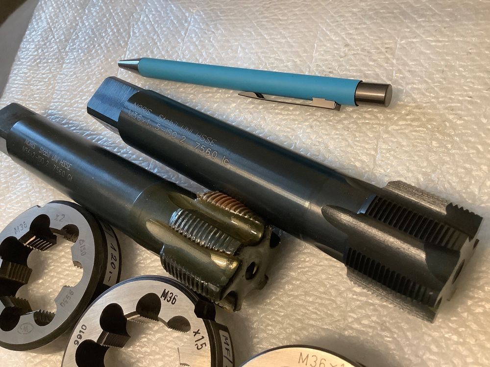 Tous les outils: Gewindebohrer Schneideisen M36x2 ODER M36x1.5 ODER M36x1 Neu – Neuf (Voir description) à Widnau par frohsinn7 1