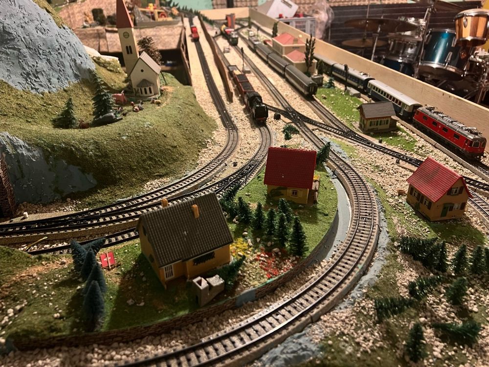 Maquette de petit train « Märklin » avec 5 locomotives 2