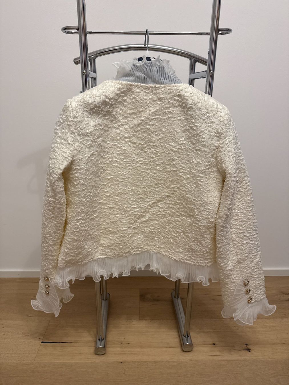 Giacche: Weisse Bouclé-Jacke mit Rüschen – Nuovo (secondo la descrizione) da Fällanden venduto da ala_k7vk 1