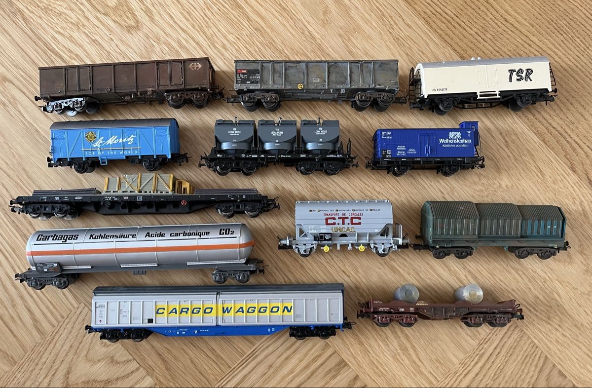 Modelleisenbahnen: 12 Diverse Güterwagen HO – Defekt aus Basel von Re620_11627