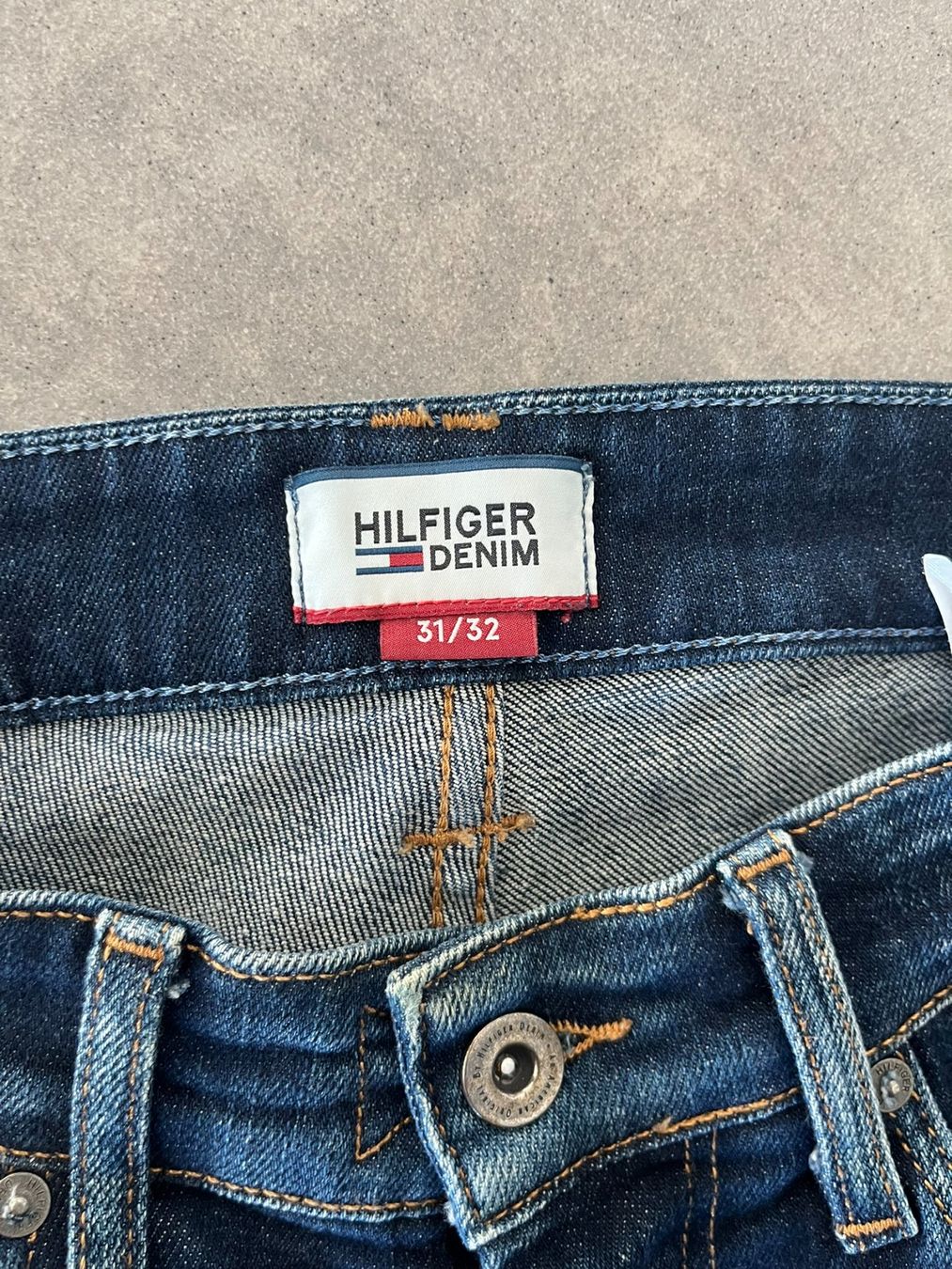 Tommy Hilfiger Jeans: HILFIGER Bluejeans – D'occasion à Otelfingen par Denis_ZH 3