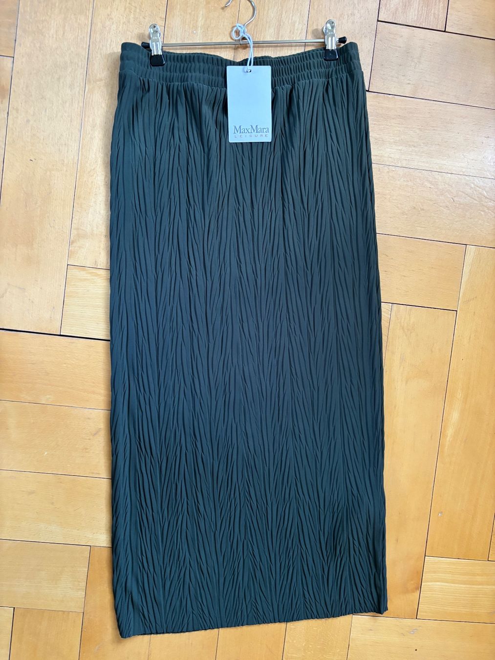 Max Mara Gonne: Max Mara Rock,cool, Grösse L= 40-42, Np:240.- – Nuovo (secondo la descrizione) da St.Gallen venduto da shiwi12 3