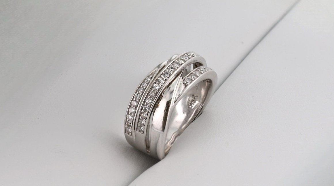 Anelli: EXKLUSIVER WEISSGOLD RING MIT 37 BRILLANTEN – Usato da Arch venduto da Liam1919