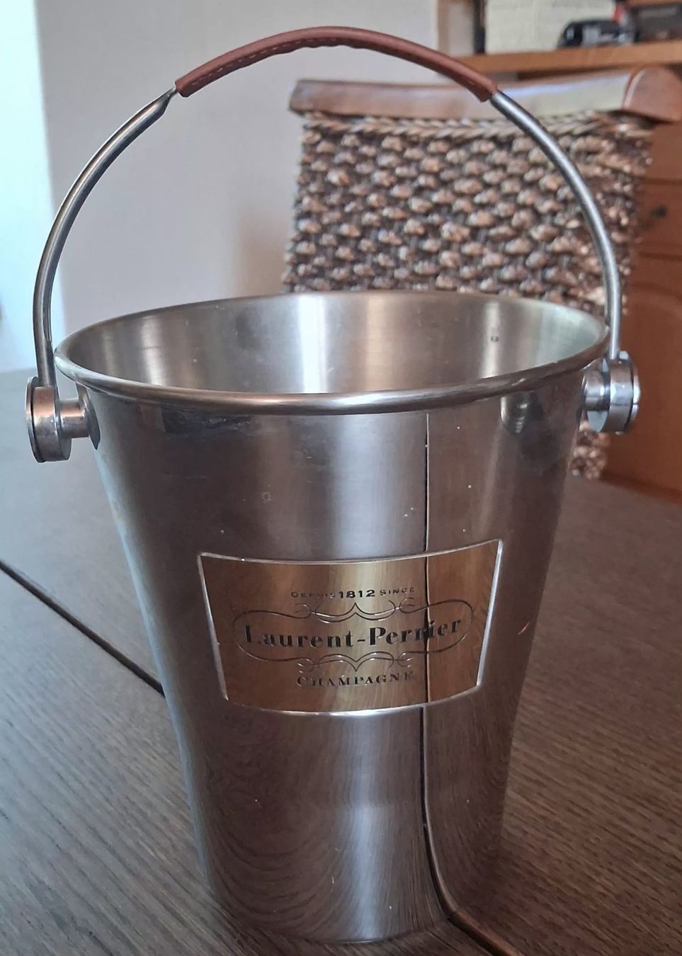Laurent Perrier Autres: Champagne Eiskühler Laurent-Perrier Metall mit Ledergriff – D'occasion à Sonceboz-Sombeval par ant_cd5j 2