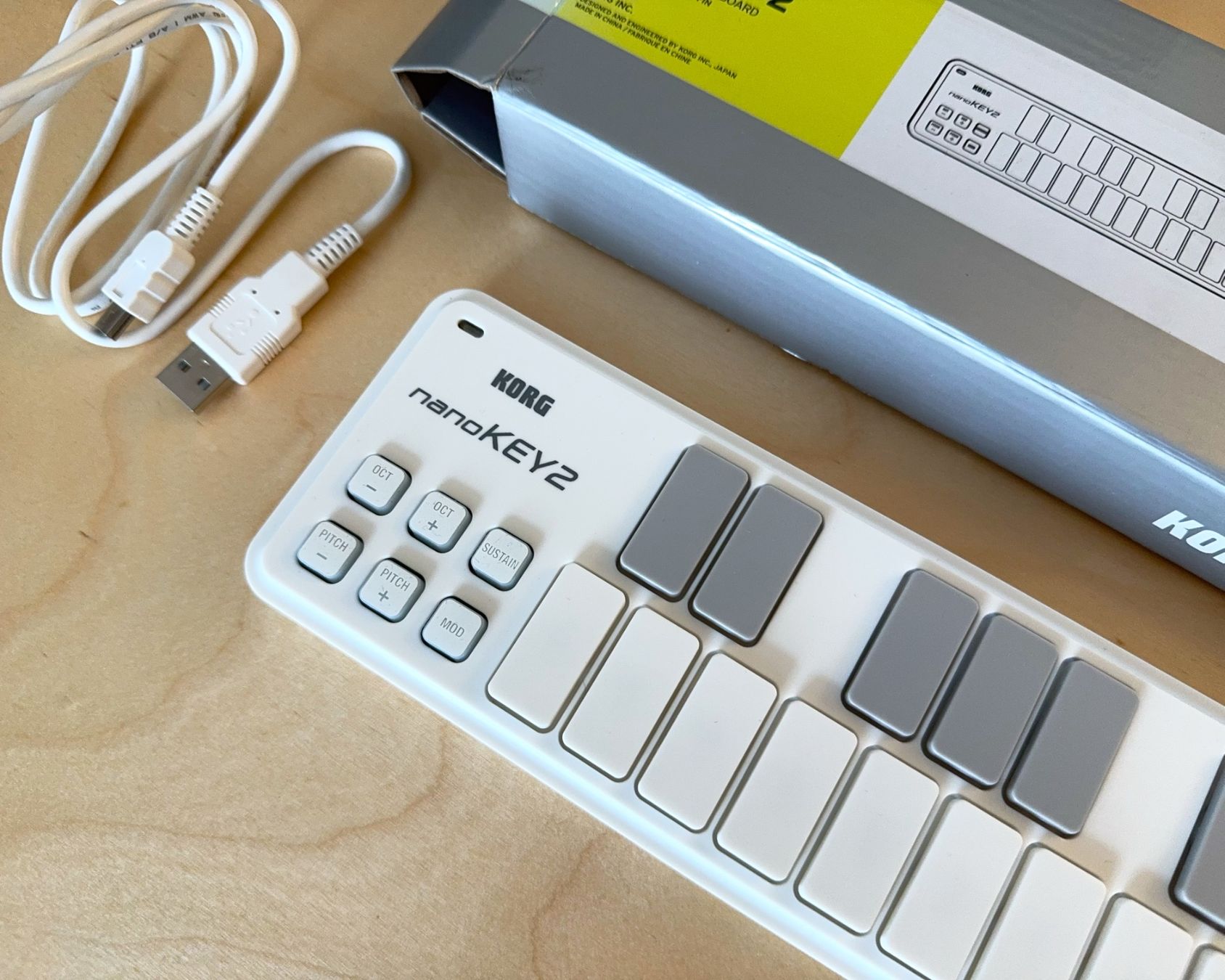 Korg Musikinstrumente: Korg nanoKEY2 MIDI Keyboard Controller Weiss mit USB – Gebraucht aus Basel von 7ber 1