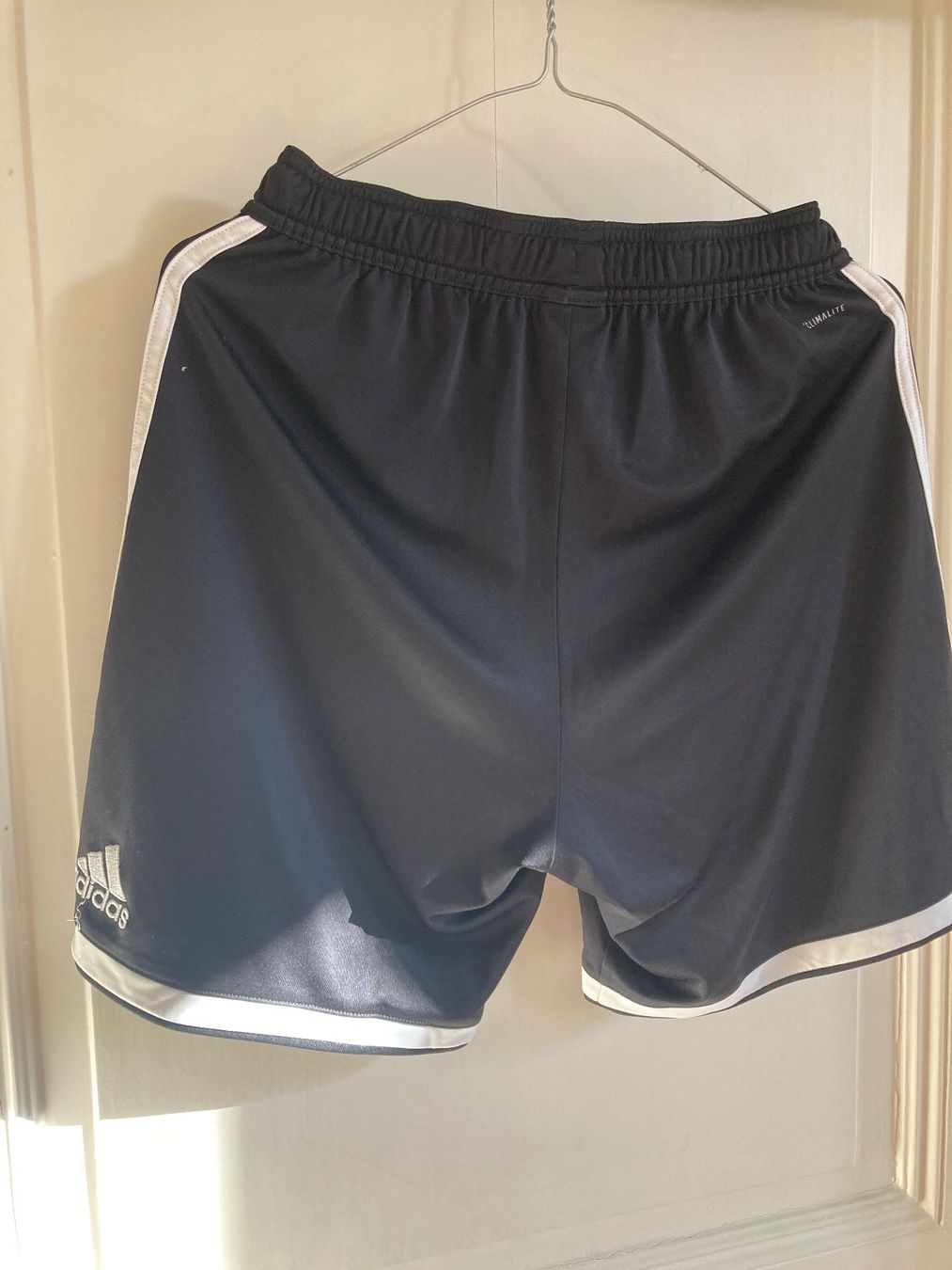 Adidas Hosen: Adidas Sport Shorts Grösse S – Gebraucht aus Basel von 93Miles 1