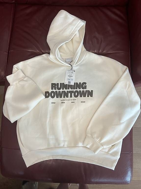 Bershka Maglioni & Felpe: Sweat-shirt neuf – Usato da La Conversion venduto da lul_yb5h 1