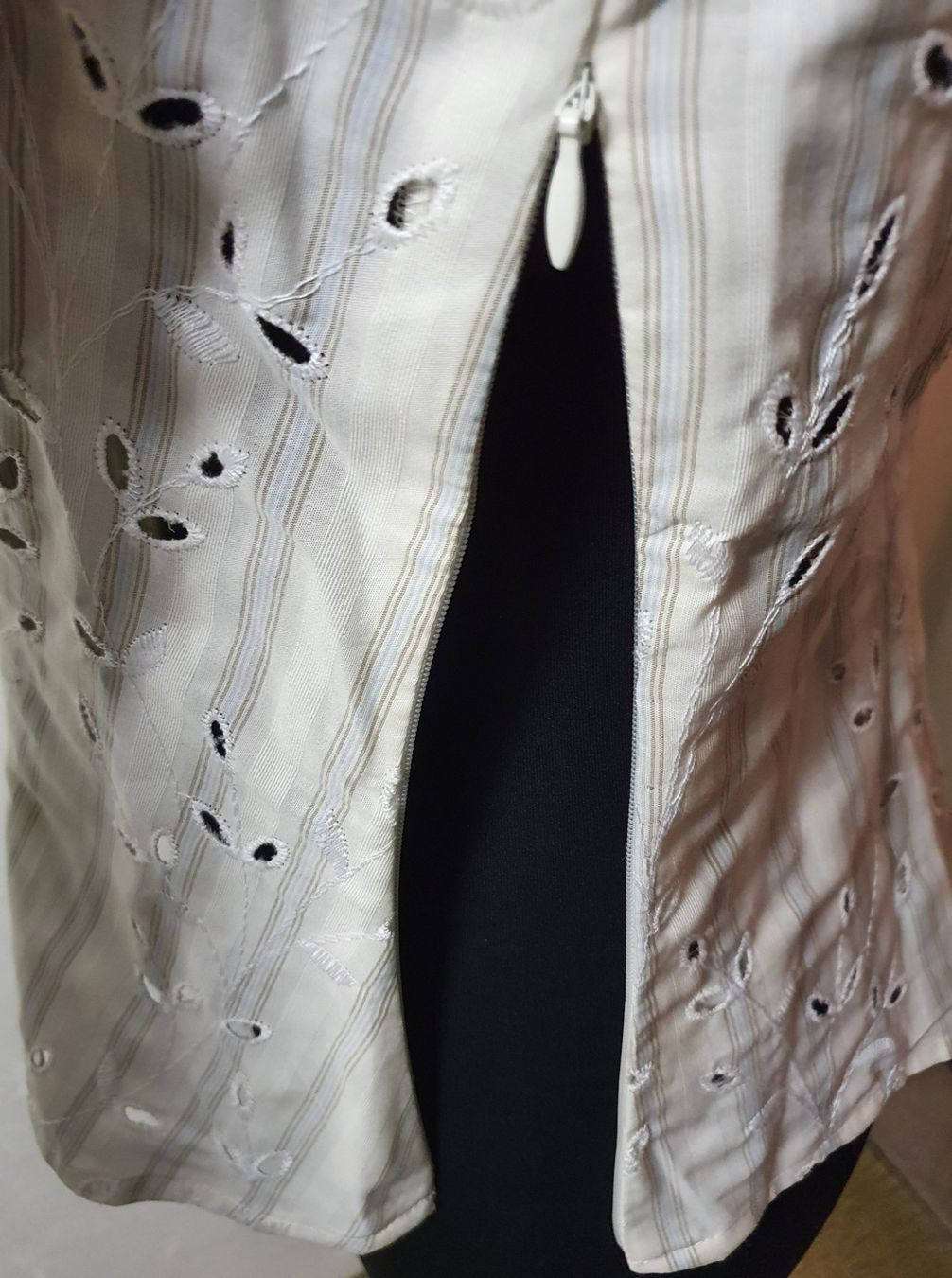 Camicette: Neu: "Wallmann" / edle Trachten Mieder-Bluse Gr. 40 / Creme – Nuovo (secondo la descrizione) da Muri AG venduto da Edlerweiss 7