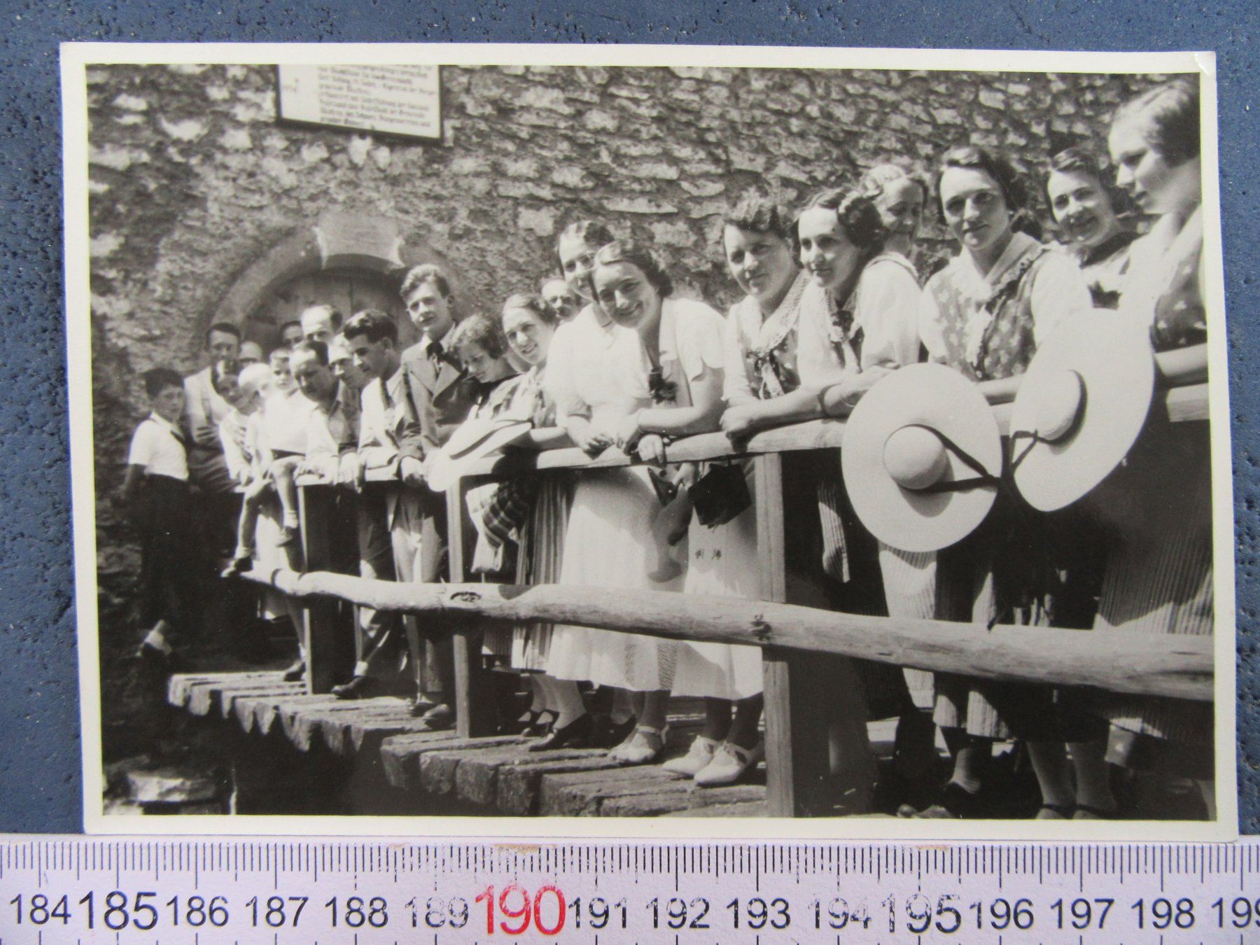 Cartoline postali: MUTTENZ BL AK WARTENBERGTAG LEUTE BL-AK – Usato da Ettingen venduto da Hausi4711