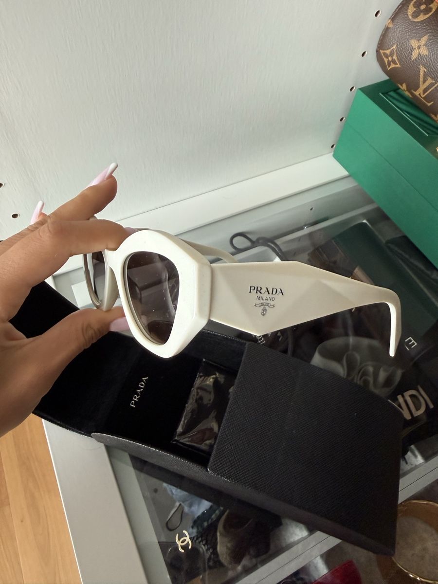 Prada Brillen & Gläser: Prada Brille – Neu (gemäss Beschreibung) aus Mellingen von eli_7hdx