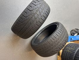 Pirelli Winterreifen 235/35R19