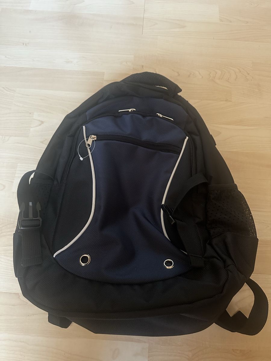 Zaini: Laptop Rucksack / Tasche mit Regenschutz – Nuovo e nell'imballaggio originale da Root venduto da NaBr76